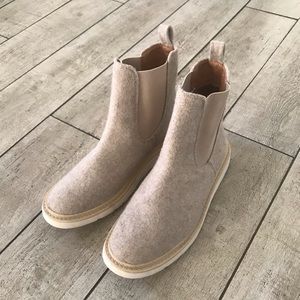 Universal Thread Chelsea Boots